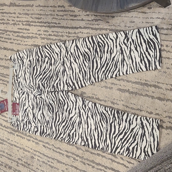 NWT Suko zebra capri Jeans 21" tummy tuckers - Picture 8 of 8